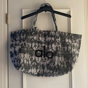 Alo Tote bag
